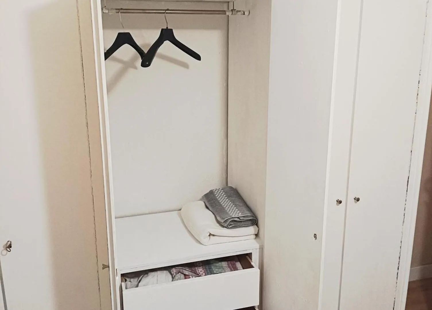 Habitaciones En Apartamento Compartido Delicias Room Cerca Del Mar, Aeropuerto, Ave Y Metro Málaga
